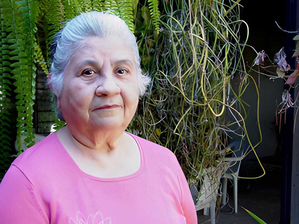 Poetas rinden homenaje a Maura Echeverría